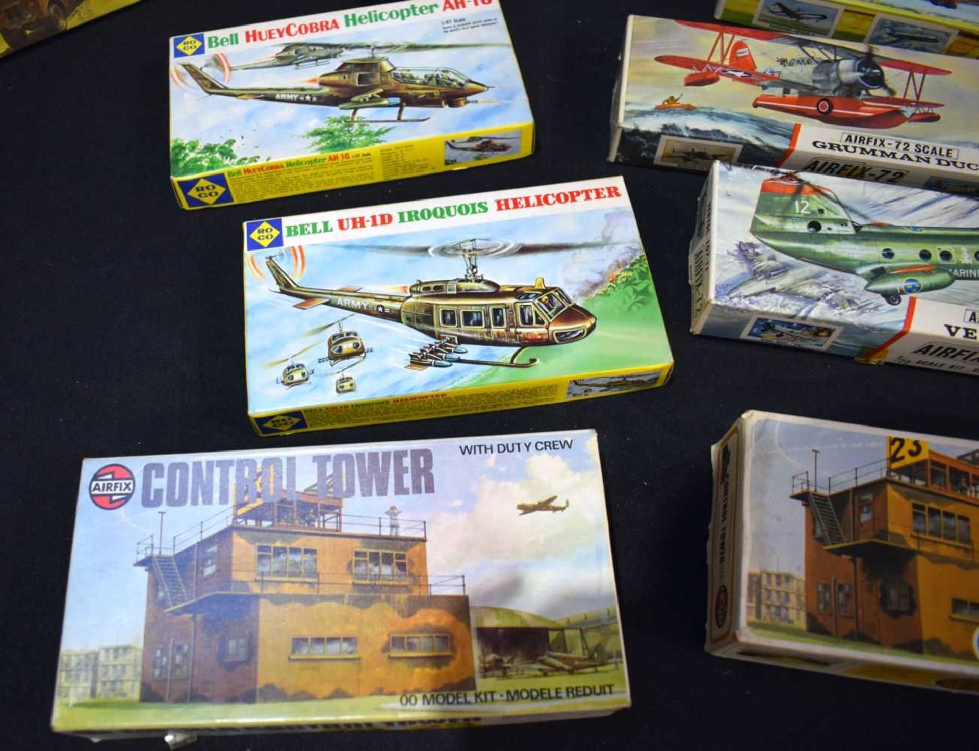 A collection of boxed vintage Airfix aircraft kits and military installations (18) - Image 7 of 7