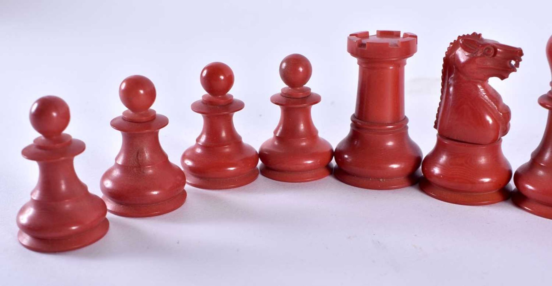 A RARE RED BAKELITE PART CHESS SET. Largest 6.5 cm high. (qty) - Image 3 of 6