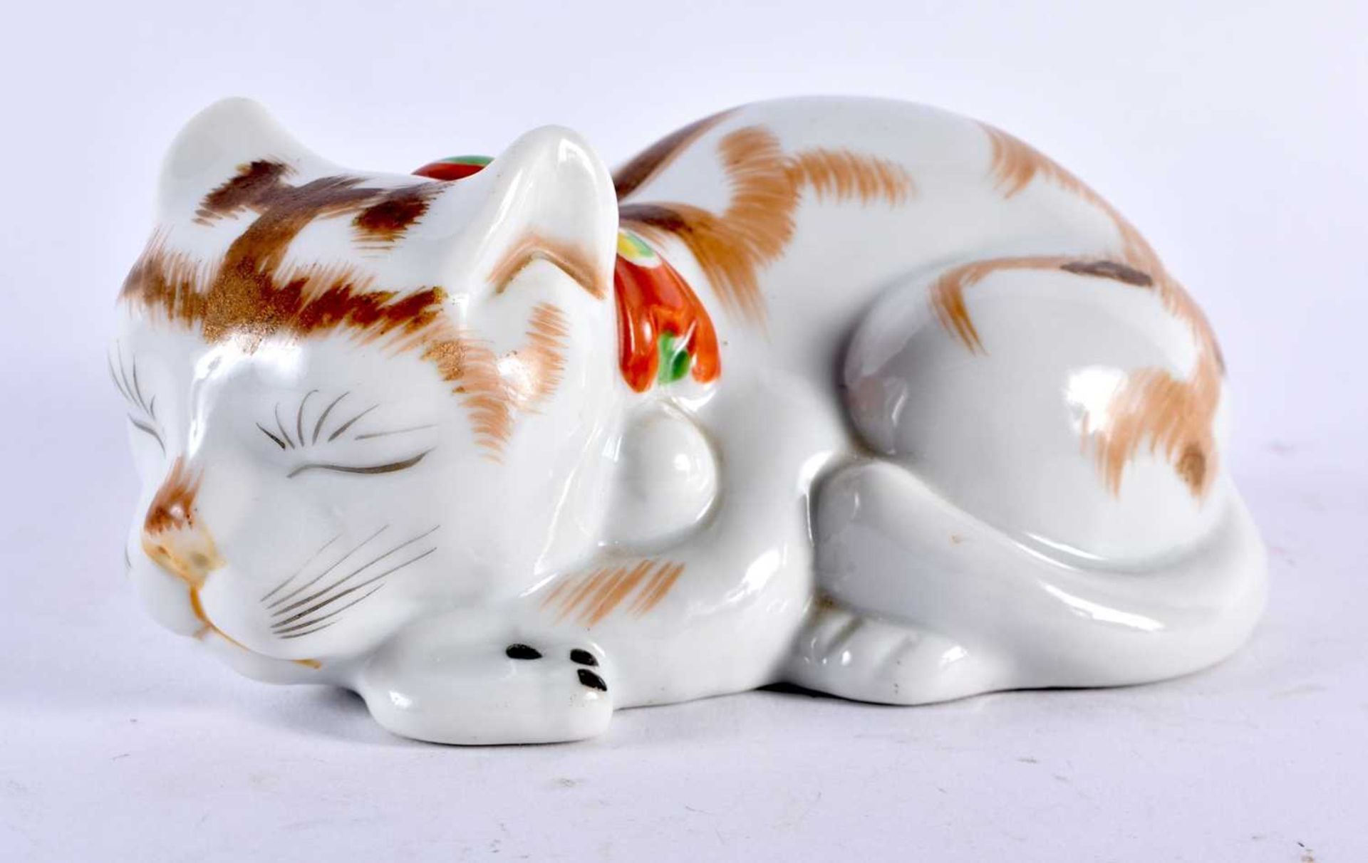 A LATE 19TH CENTURY JAPANESE MEIJI PERIOD ARITA PORCELAIN FIGURE OF A CAT. 14 cm x 8 cm.