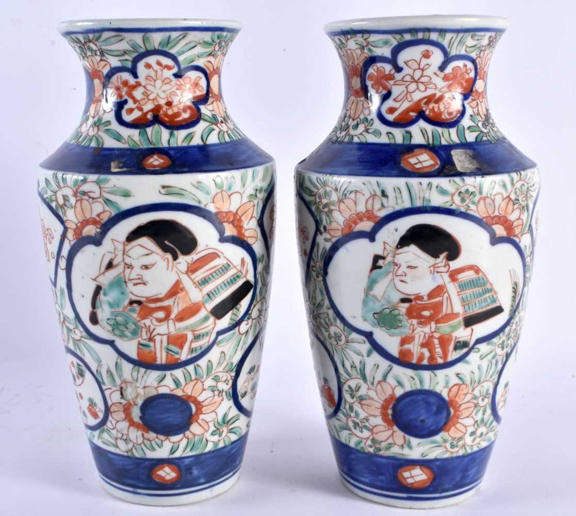 A PAIR OF 19TH CENTURY JAPANESE MEIJI PERIOD IMARI VASE painted with figures and foliage. 21 cm - Image 3 of 5