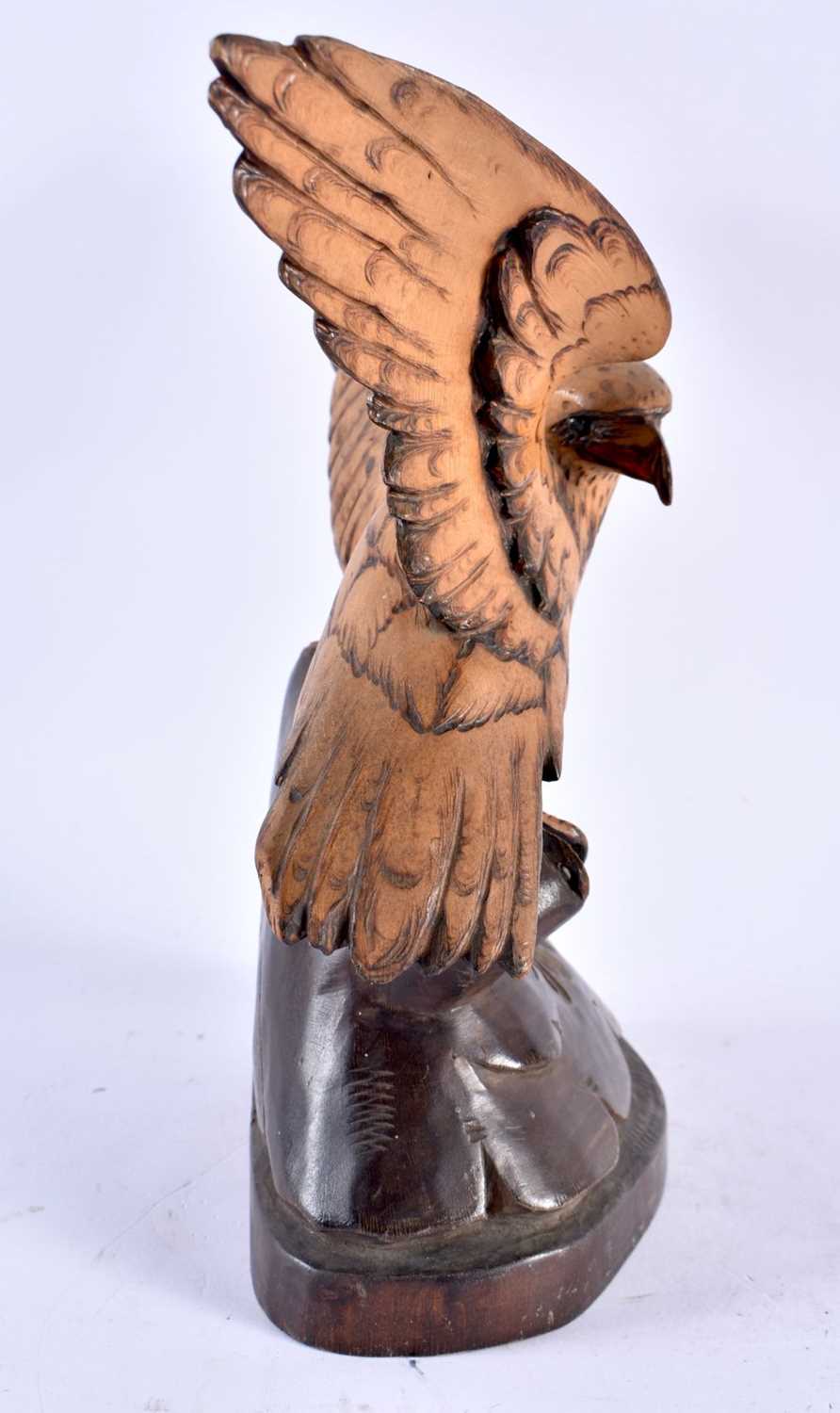 AN ANTIQUE BAVARIAN BLACK FOREST CARVED WOOD HAWK. 21 cm x 13 cm. - Image 4 of 5