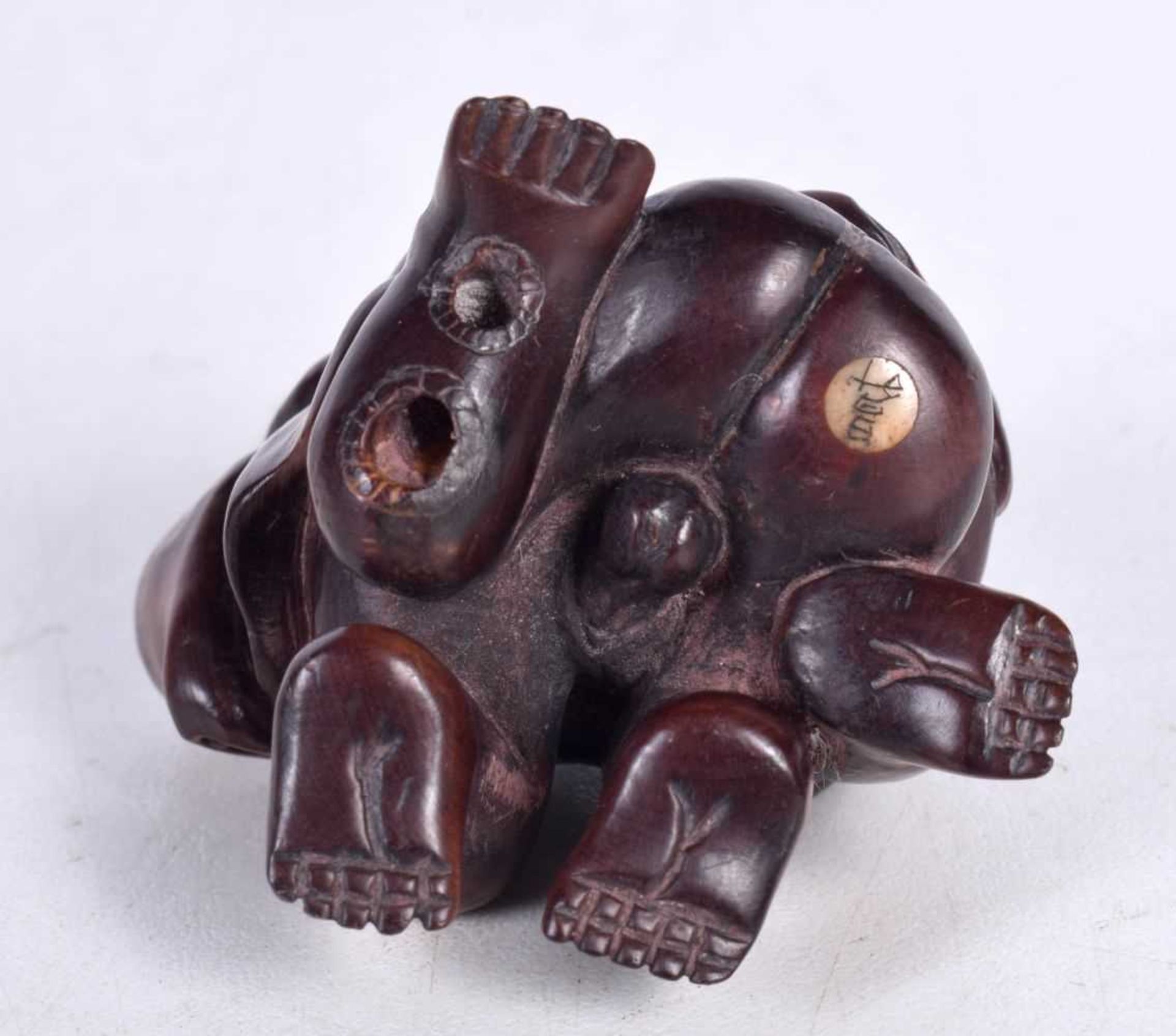 A Carved Hardwood Erotic Netsuke. 4.6cm x 5.2cm x 4.6cm, weight 32.9g - Image 4 of 4