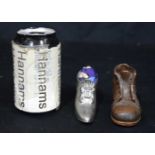 A white metal shoe pin cushion together with a porcelain boot 5 x 11 cm (2).