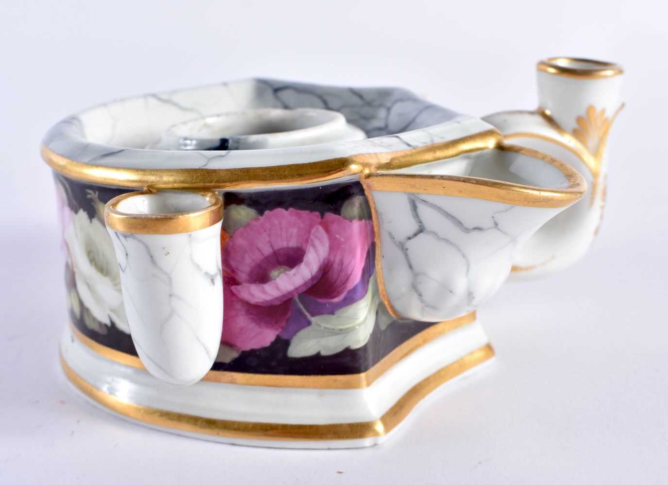 Early 19th century Flight Barr inkstand, cover and liner the curved front with roses, the top with a - Image 2 of 5
