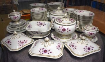 AN EXTENSIVE LATE 18TH/19TH CENTURY FLIGHT BARR & BARR WORCESTER DINNER SERVICE comprising of 56 x