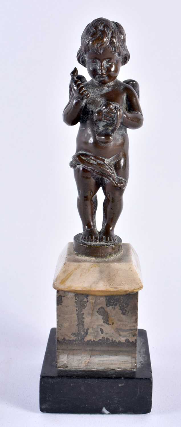 A 19TH CENTURY EUROPEAN GRAND TOUR BRONZE FIGURE OF A PUTTI modelled upon a marble plinth. 18 cm