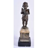 A 19TH CENTURY EUROPEAN GRAND TOUR BRONZE FIGURE OF A PUTTI modelled upon a marble plinth. 18 cm