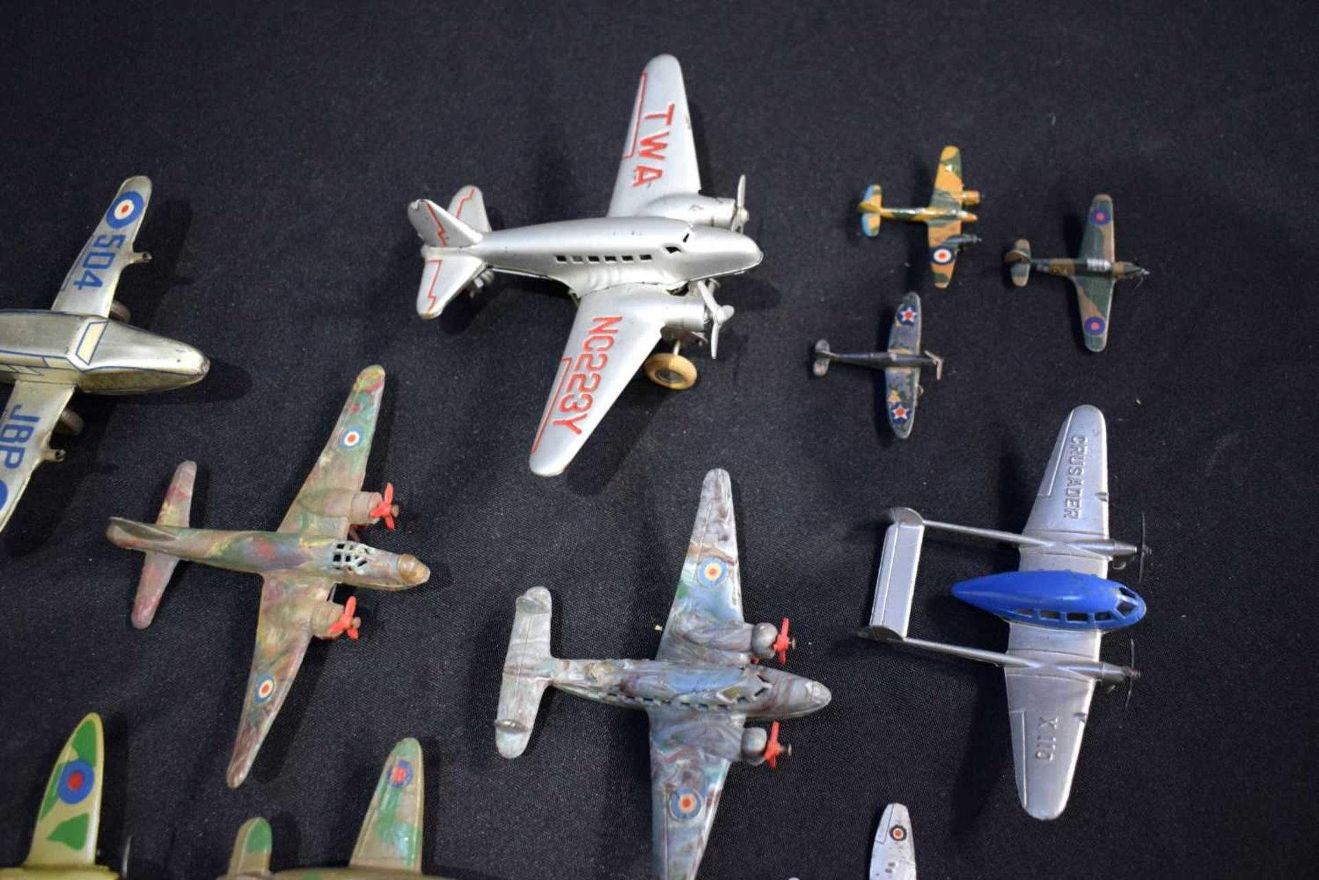 A collection of model planes mostly metal Dinky, matchbox largest 13 cm (26). - Image 3 of 5