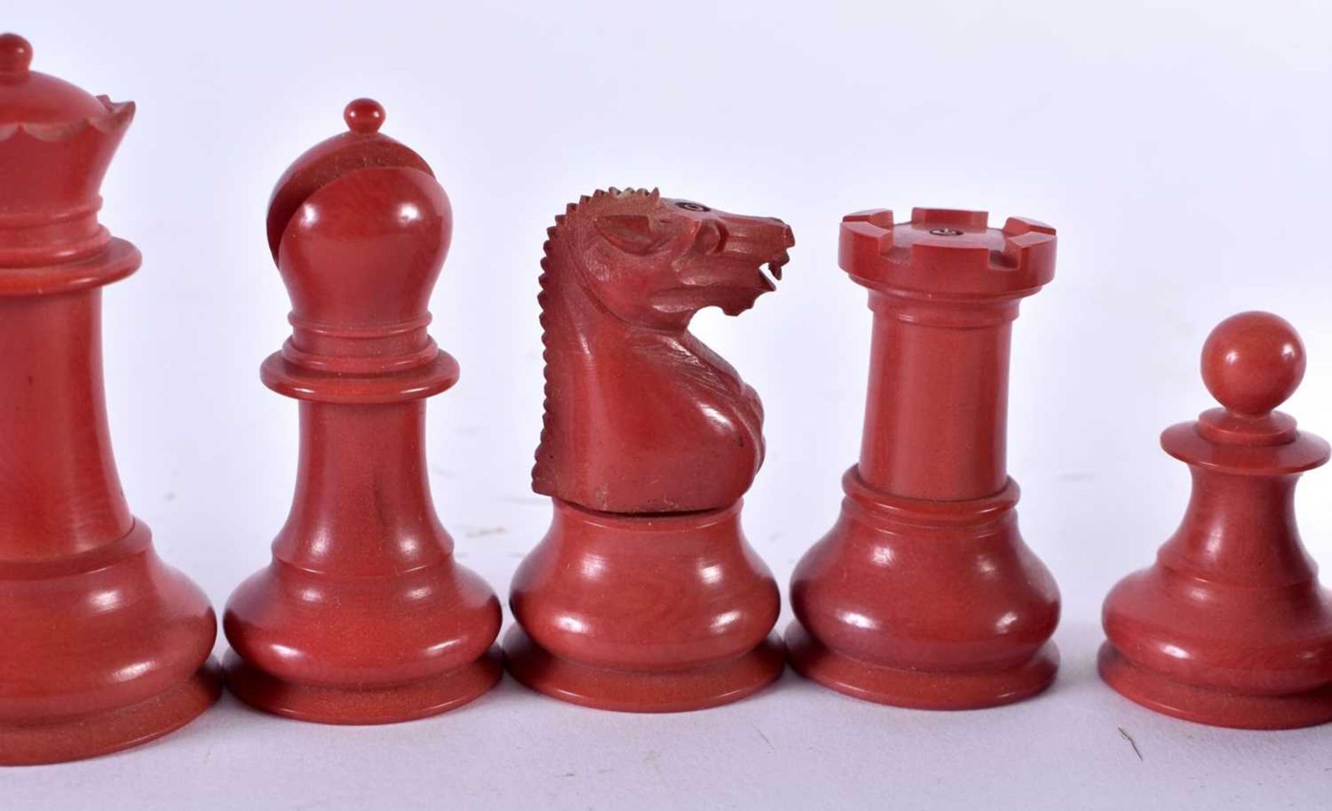 A RARE RED BAKELITE PART CHESS SET. Largest 6.5 cm high. (qty) - Image 4 of 6