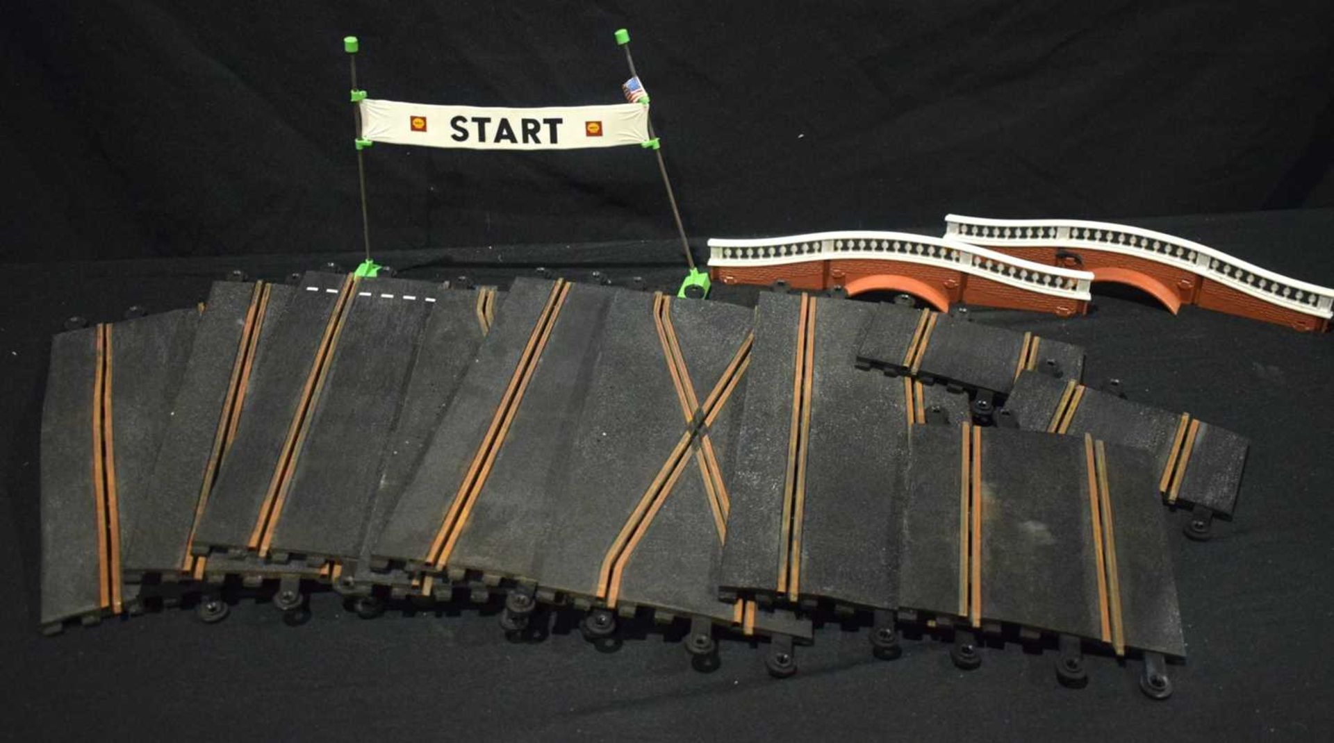 A vintage Scalextric set of cars & track (17) - Image 4 of 4