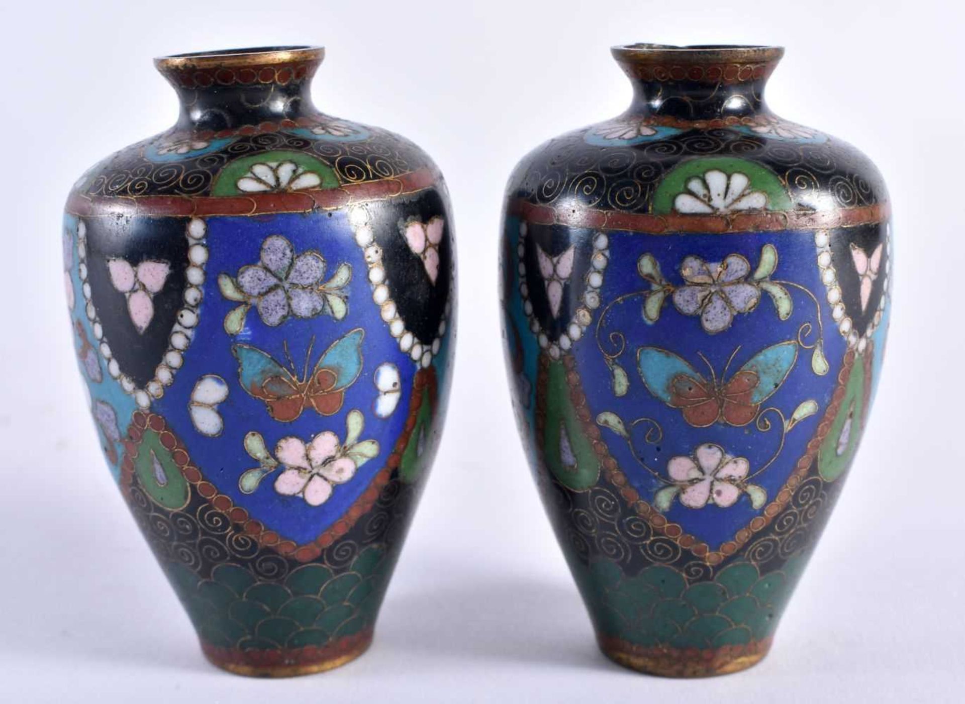 A MINIATURE PAIR OF LATE 19TH CENTURY JAPANESE MEIJI PERIOD CLOISONNE ENAMEL VASES decorated with - Image 3 of 5
