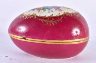 A MEISSEN PORCELAIN BOX AND COVER. 10 cm x 6.75 cm.