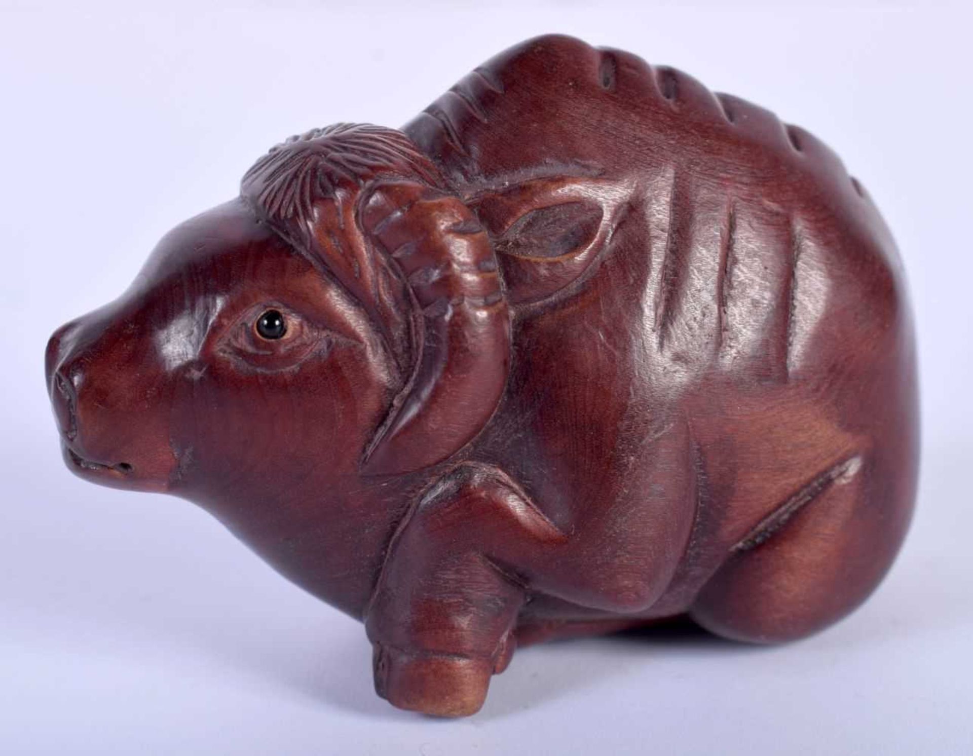 A Carved Hardwood Netsuke of an Ox. 4cm x 6cm x 3.4cm. Weight 29g - Image 2 of 3