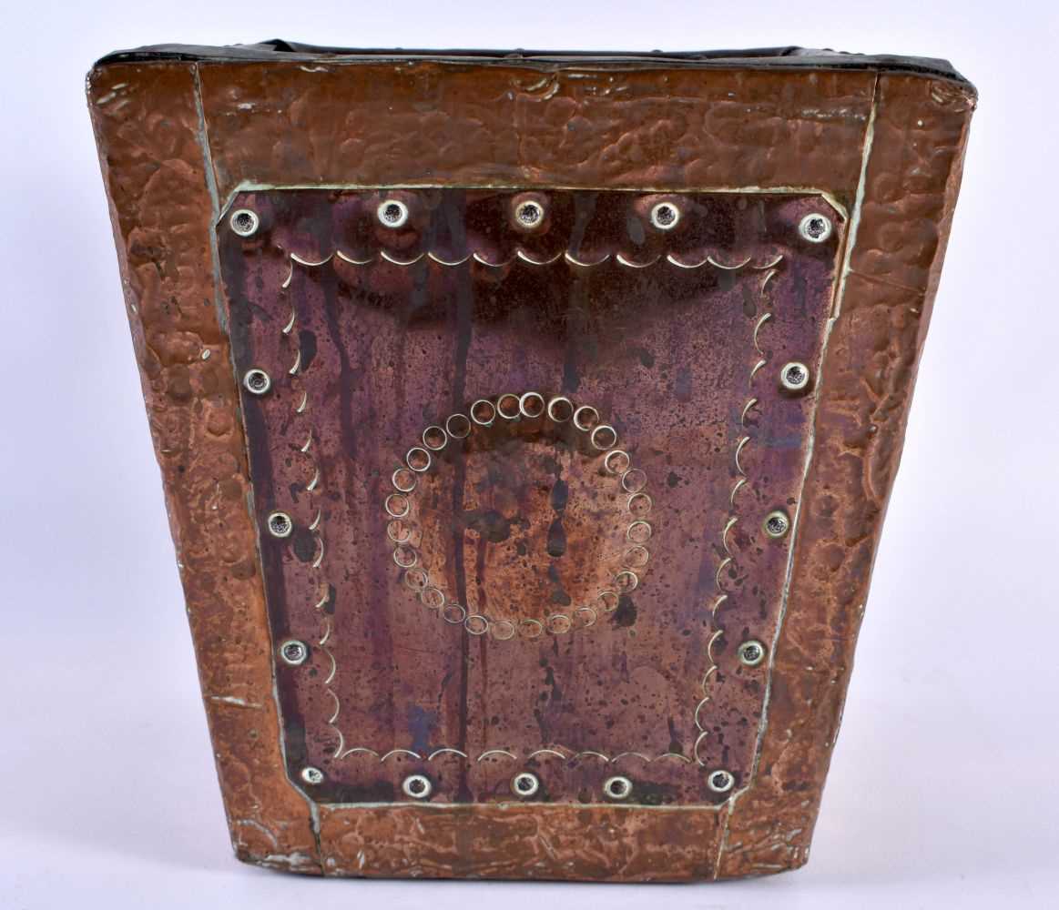 A CHARMING ARTS AND CRAFTS COPPER LINED LEAD PLANTER of unusual proportions. 19 cm x 16 cm. - Image 3 of 5