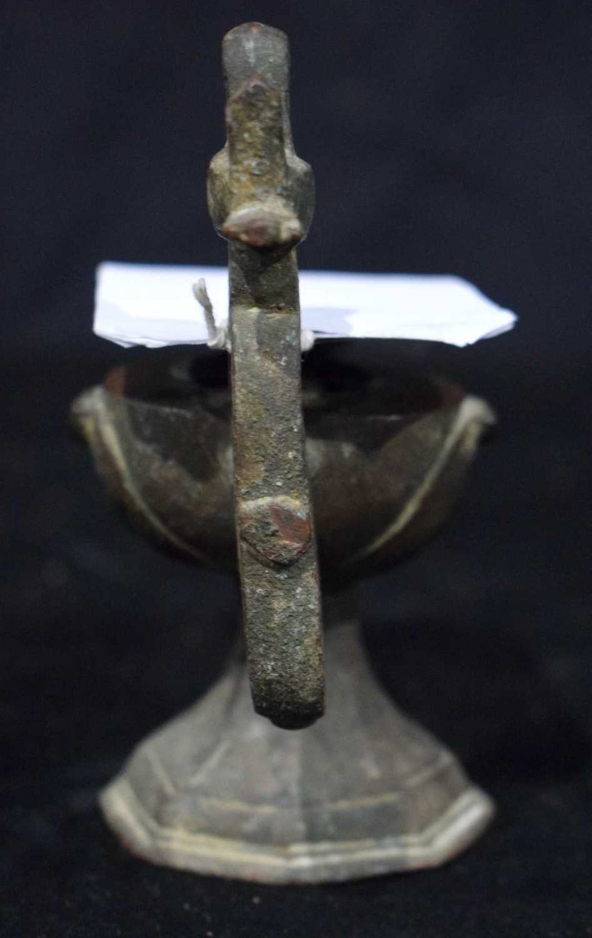 An Early Islamic Oil Lamp, Middle East / Egypt / Persia ,cast bronze with octagonal base 13 x 14 - Image 4 of 5