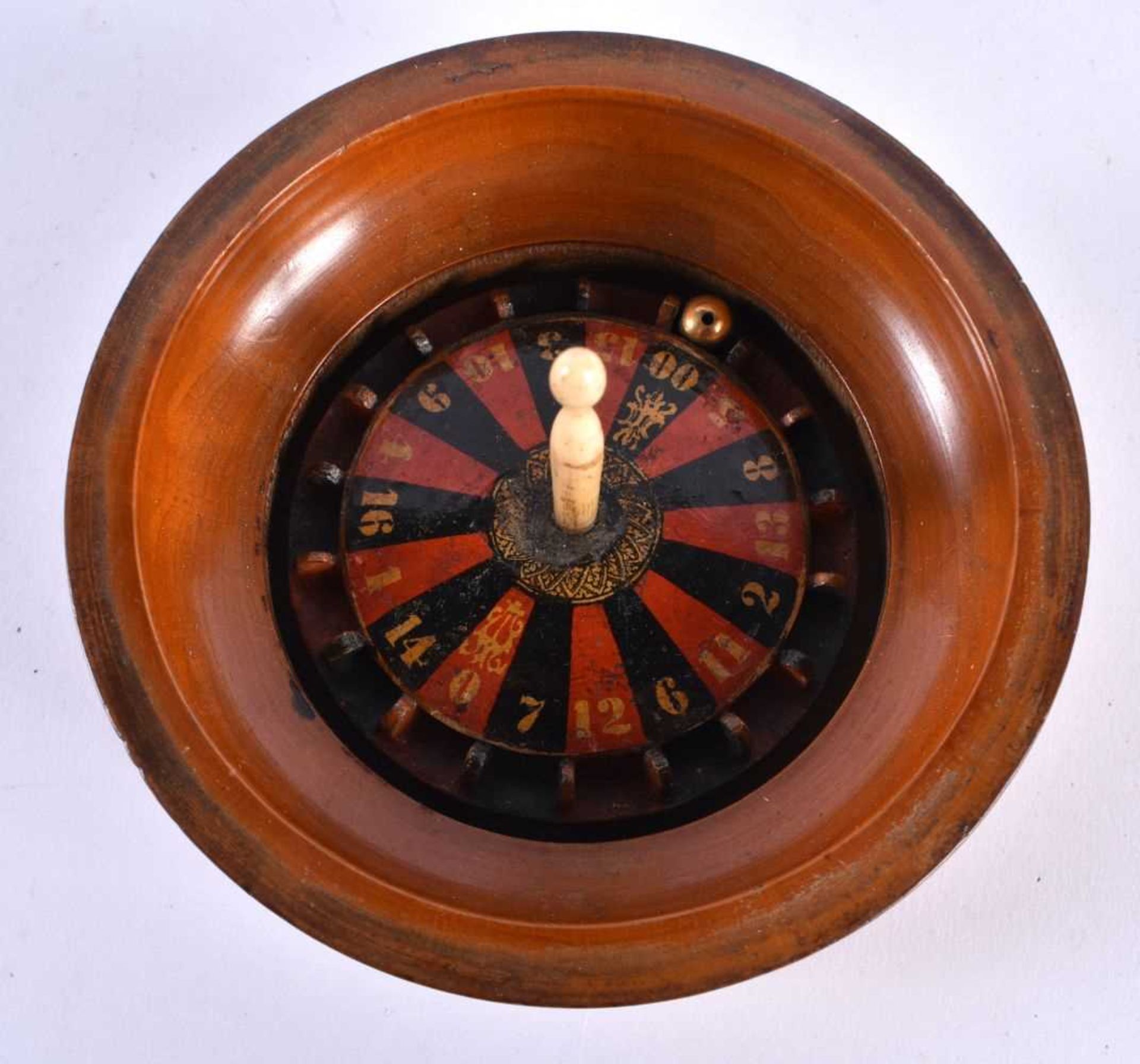 A MINATURE TREEN ROULETTE WHEEL. 11.5 cm wide. - Image 2 of 4