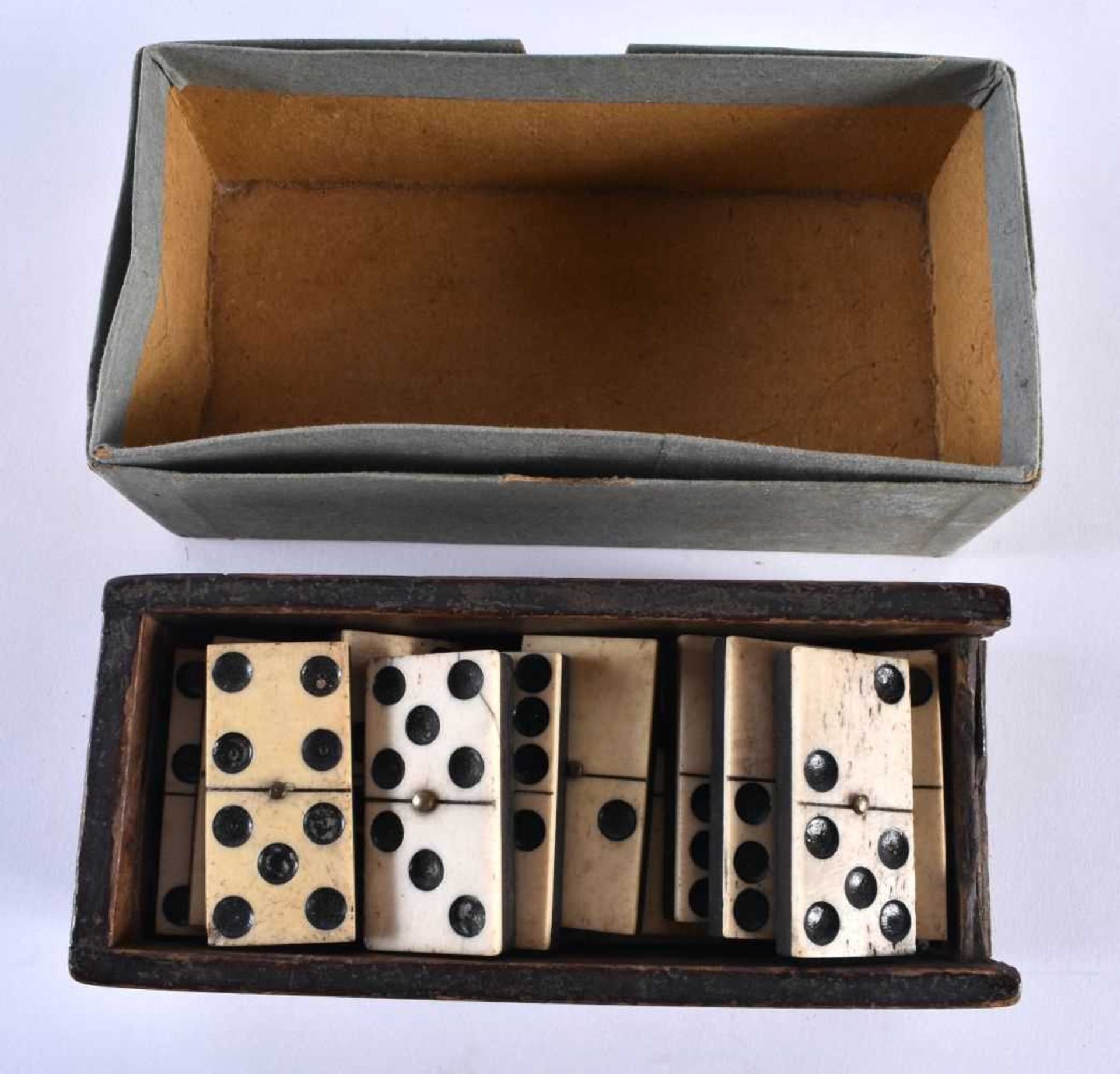 A CASED SET OF ANTIQUE BONE DOMINOS. (qty)