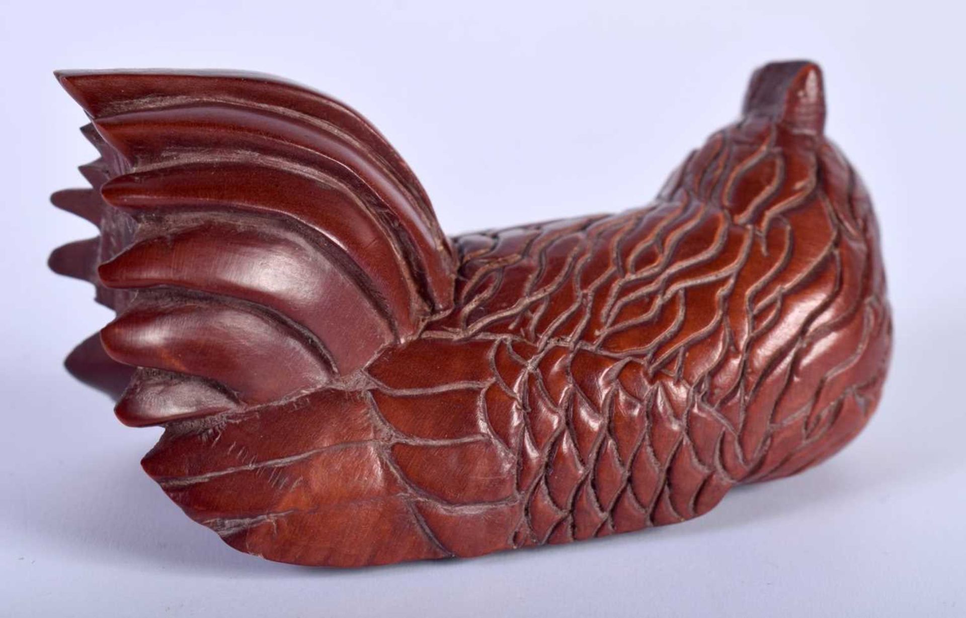 A Carved Hardwood Netsuke of a Chicken. 2.9cm x 6.2cm x 3.1cm. Weight 29g - Image 2 of 3