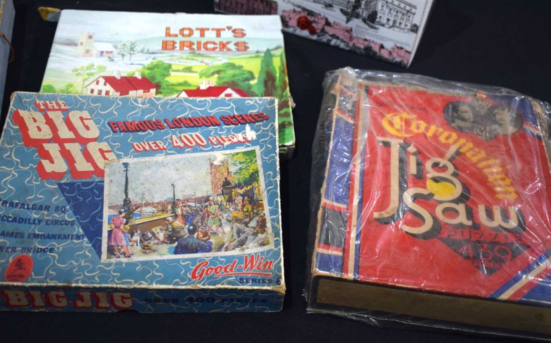 A collection of boxed Vintage jigsaw puzzles 15 cm. - Image 4 of 6