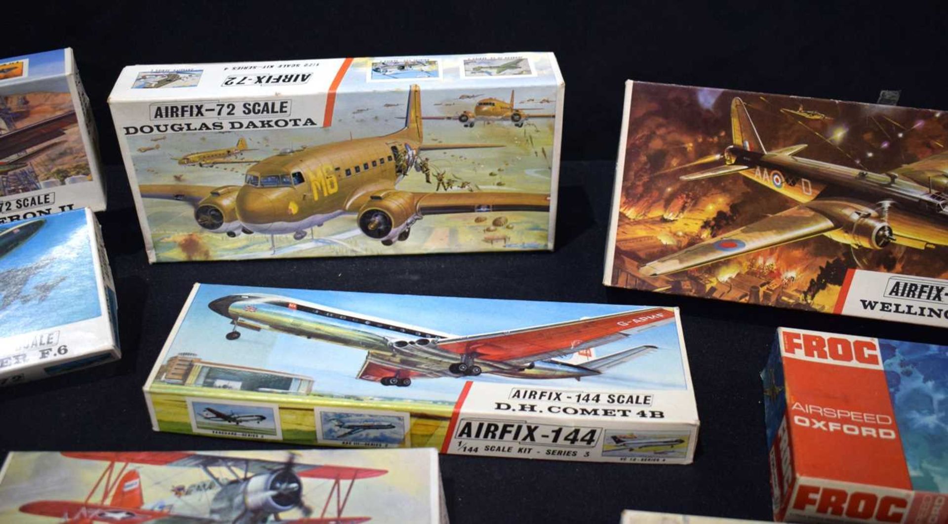 A collection of boxed vintage Airfix aircraft kits and military installations (18) - Image 3 of 7
