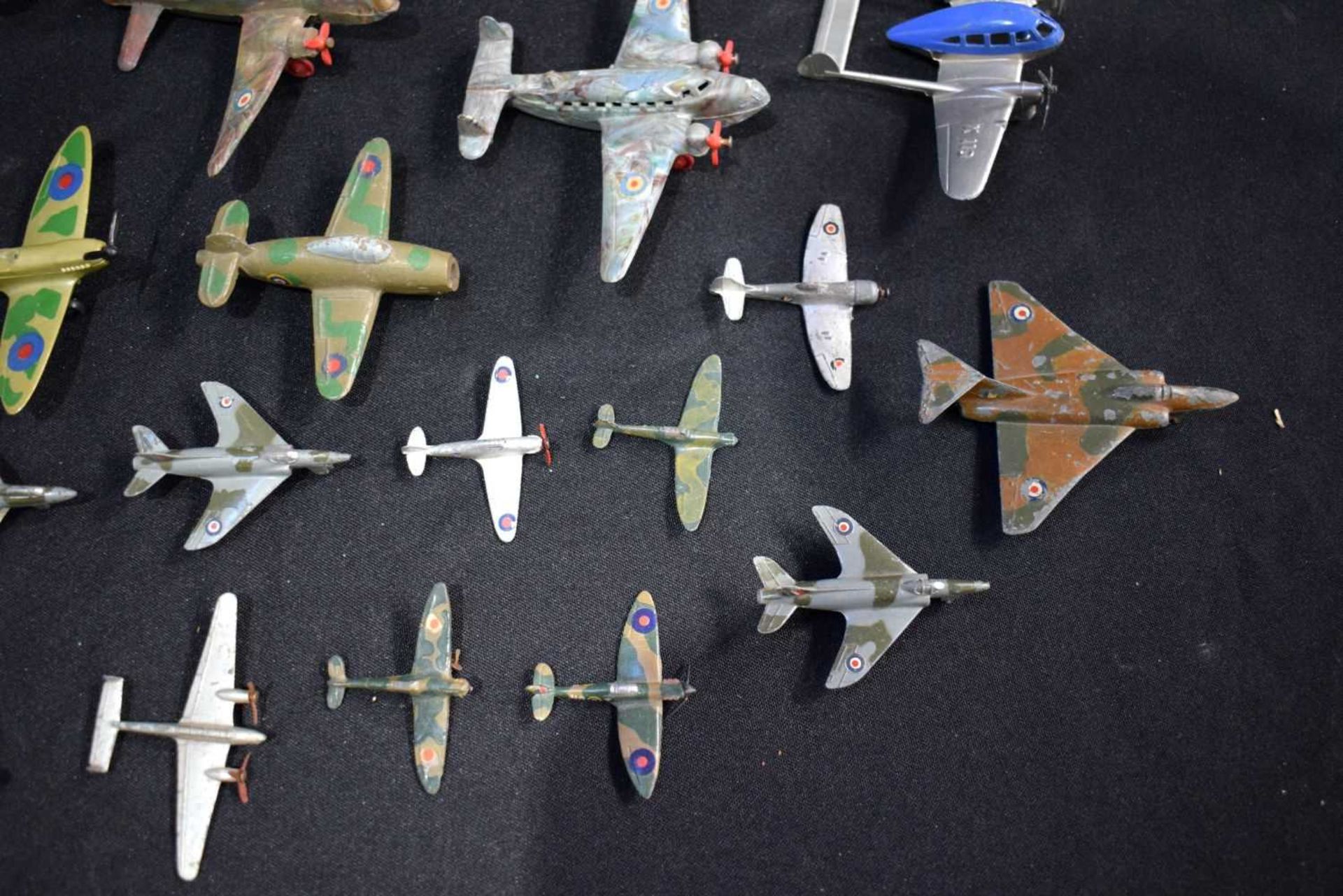 A collection of model planes mostly metal Dinky, matchbox largest 13 cm (26). - Image 4 of 5