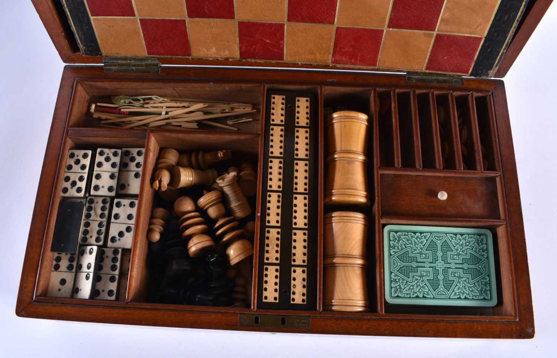 AN ANTIQUE GAMING COMPENDIUM within original mahogany box. 38 cm x 24 cm. - Image 2 of 7