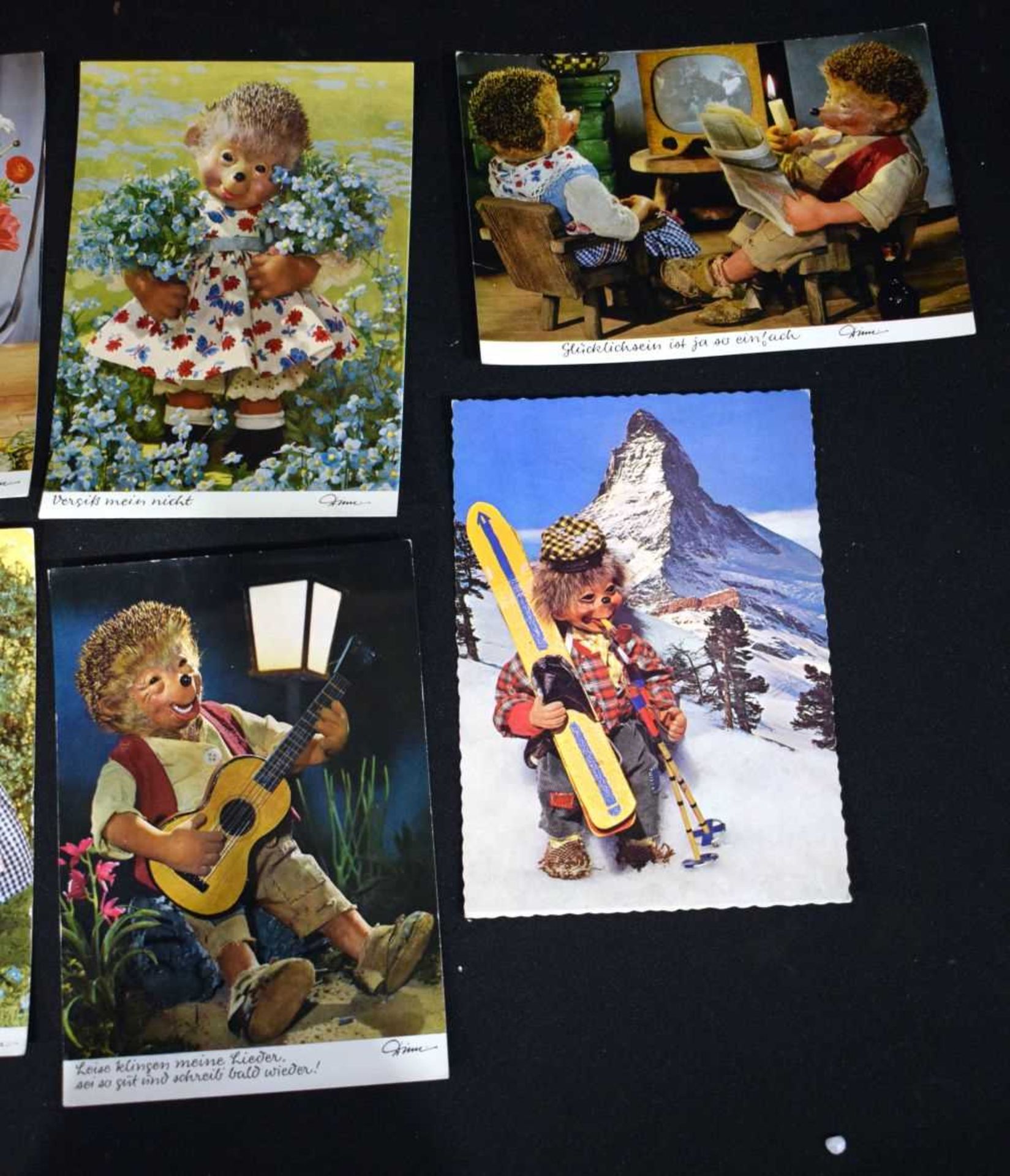 A collection of Steiff Mecki figures together with a set of Mecki postcards (28) - Image 9 of 9