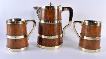 A LOVELY LATE VICTORIAN SILVER PLATED COOPERED OAK ALE JUG with two matching tankards. Largest 24 cm