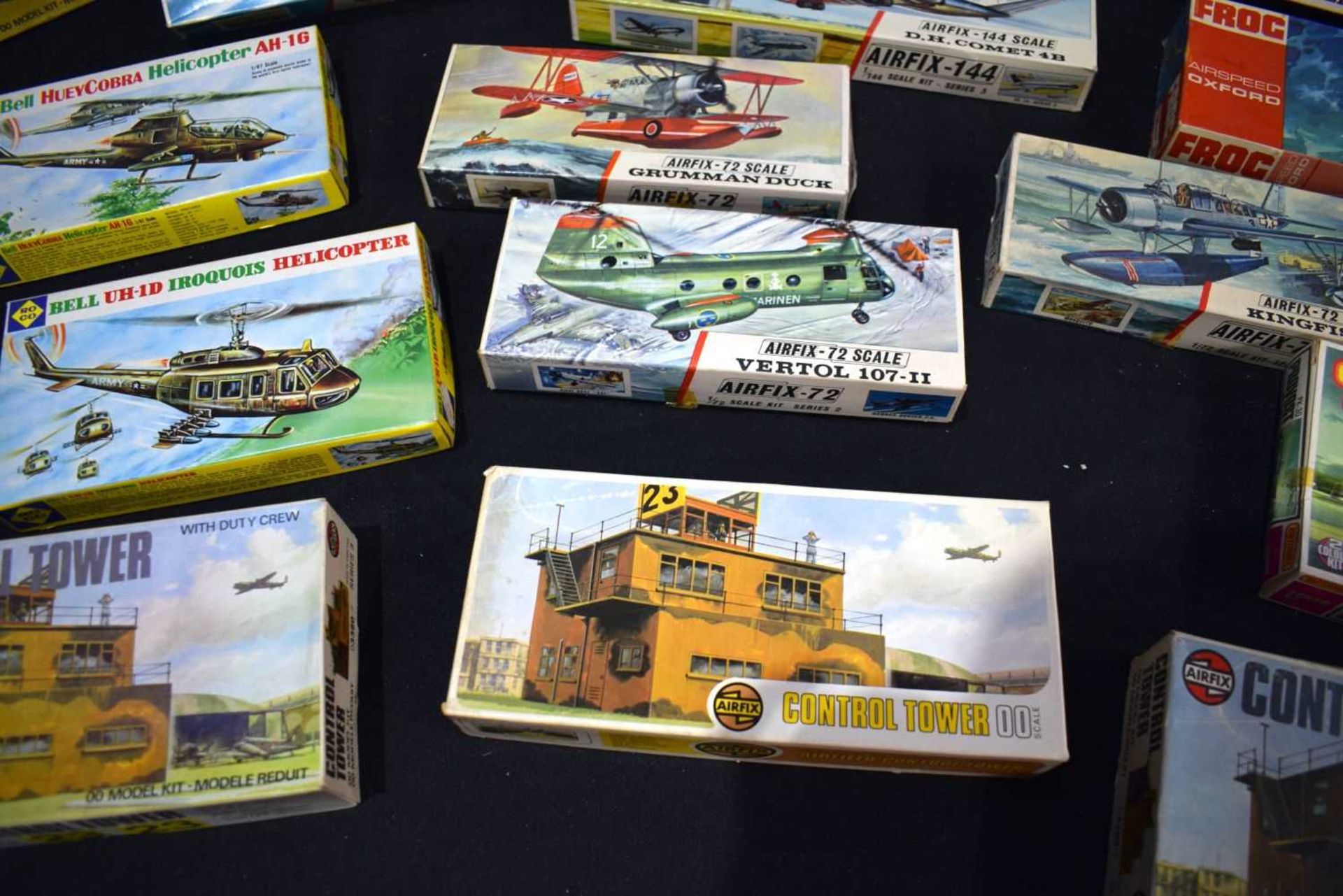 A collection of boxed vintage Airfix aircraft kits and military installations (18) - Image 6 of 7