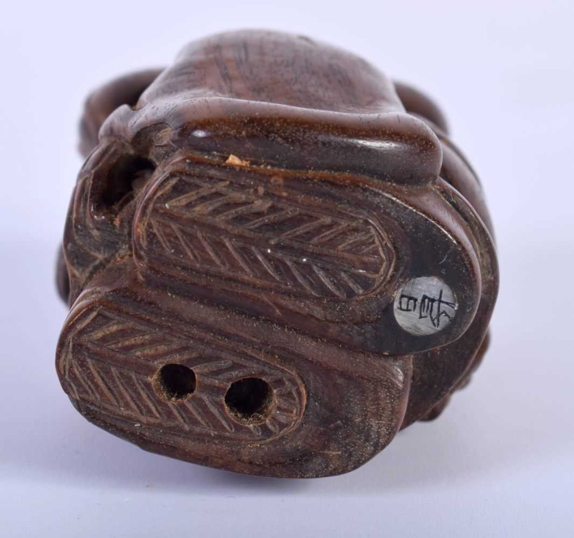 A Carved Hardwood Netsuke of a Male. 5.4cm x 3.2cm x 3.8cm. Weight 47g - Image 3 of 3