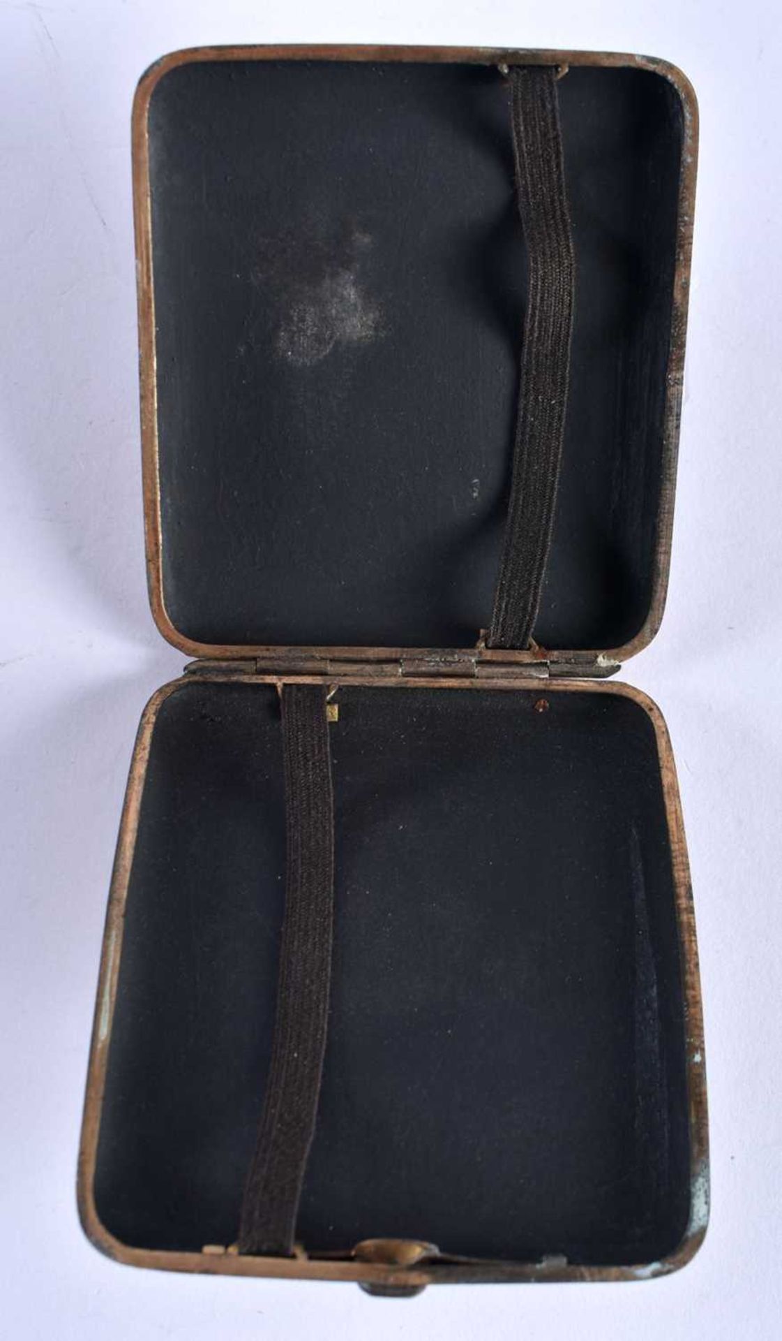 A LATE 19TH CENTURY JAPANESE MEIJI PERIOD KOMAI STYLE CASE. 84.4 grams. 9 cm square. - Image 2 of 3