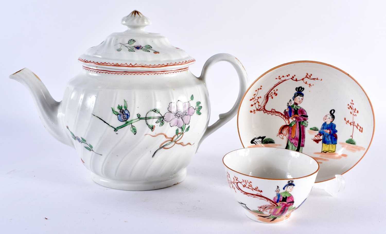 A LATE 18TH CENTURY CHAMBERLAINS WRYTHEN MOULDED TEAPOT AND COVER together with an 18th century