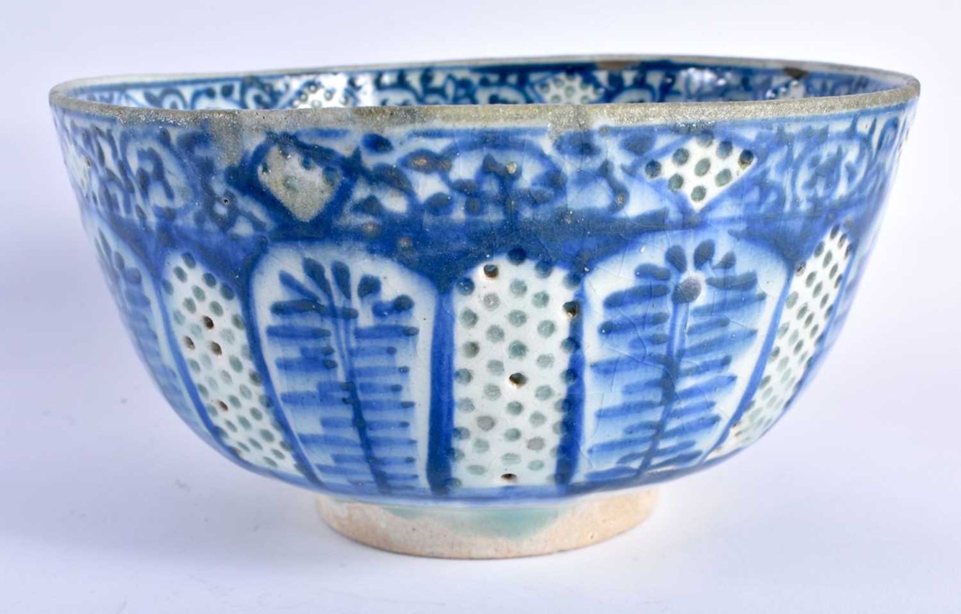 A 17TH/18TH CENTURY PERSIAN ISLAMIC BLUE AND WHITE POTTERY SAFAVID BOWL. 17 cm x 10 cm.