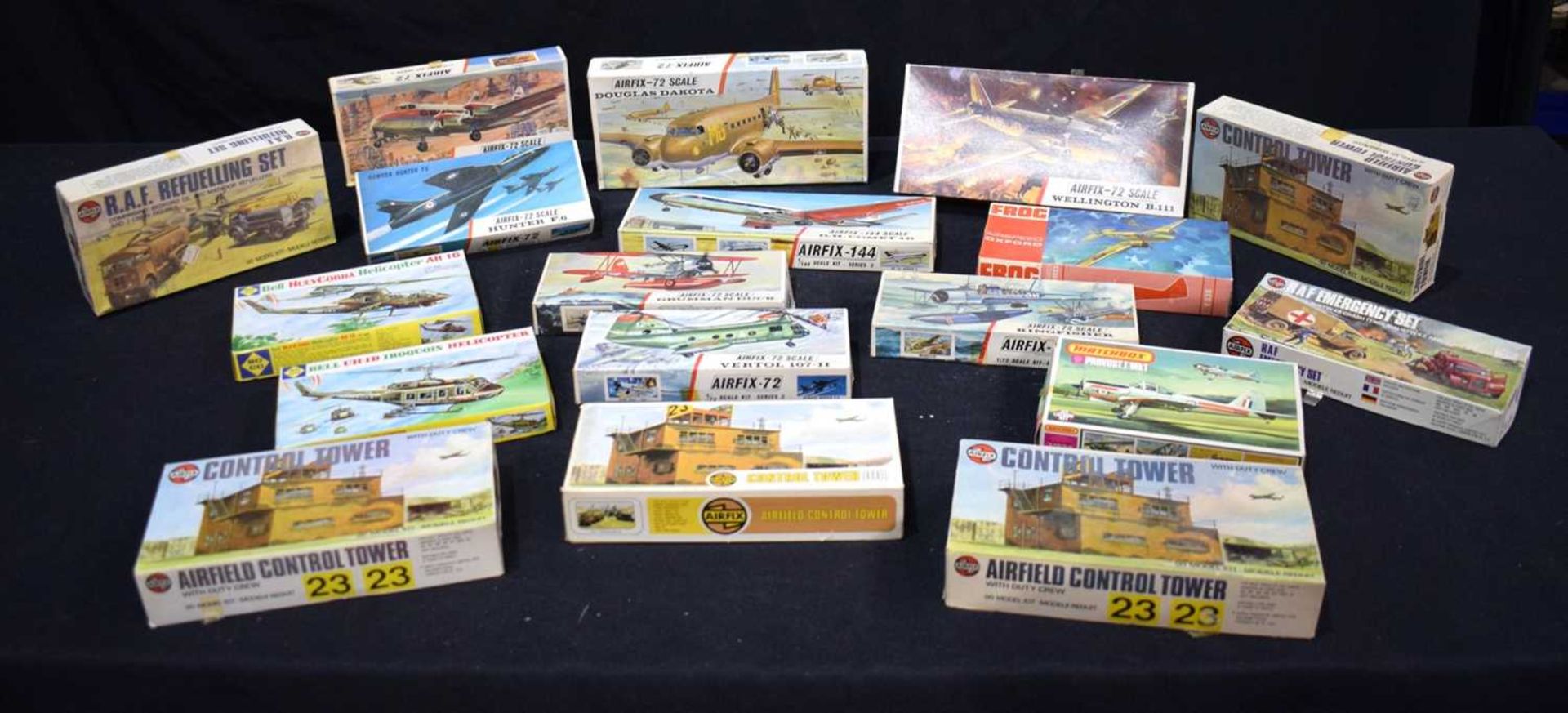 A collection of boxed vintage Airfix aircraft kits and military installations (18)