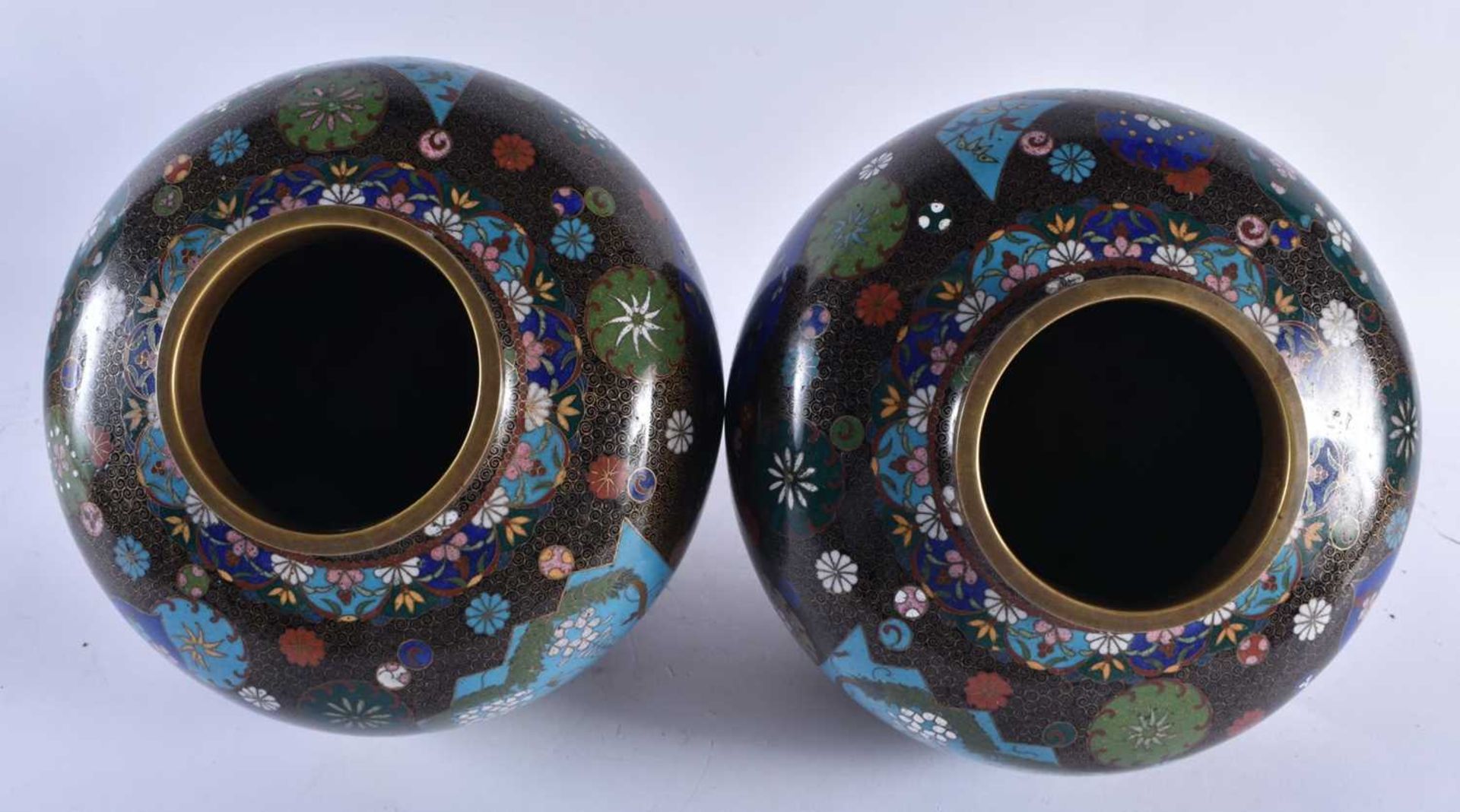 A LARGE PAIR OF 19TH CENTURY JAPANESE MEIJI PERIOD CLOISONNE ENAMEL VASES decorative with panels - Image 4 of 5