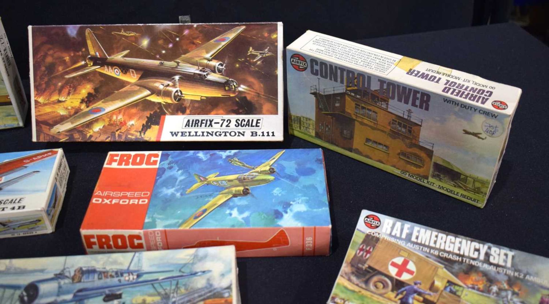 A collection of boxed vintage Airfix aircraft kits and military installations (18) - Image 4 of 7