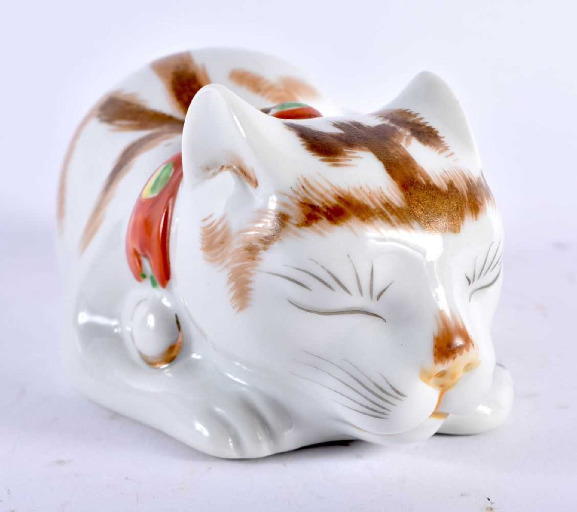 A LATE 19TH CENTURY JAPANESE MEIJI PERIOD ARITA PORCELAIN FIGURE OF A CAT. 14 cm x 8 cm. - Image 2 of 4