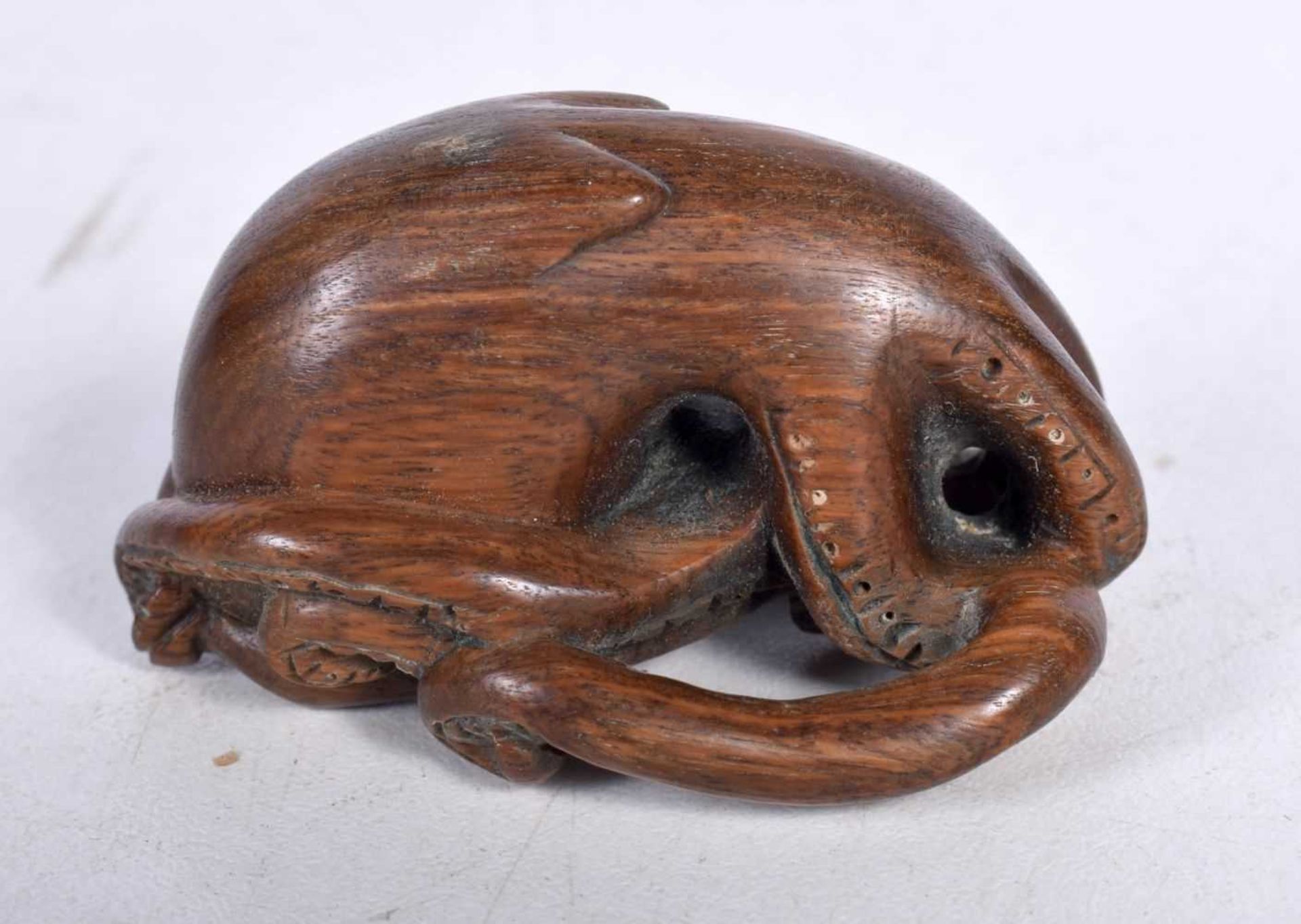 A Carved Wood Netsuke in the form of an Octopus Clinging to a Rock. 2.8cm x 5.1cm x 3.2cm, weight - Image 2 of 4