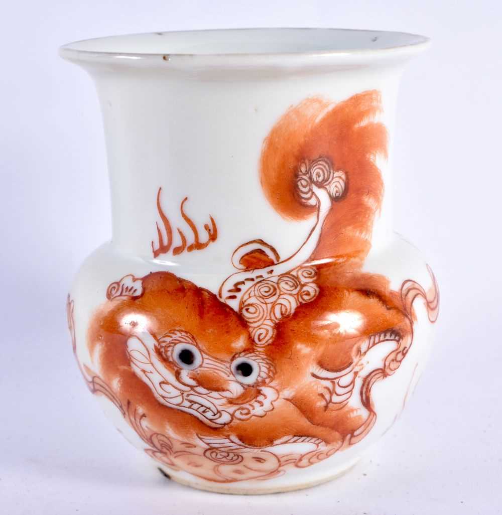 AN EARLY 20TH CENTURY CHINESE IRON RED PAINTED PORCELAIN ZHADOU VASE Late Qing/Republic, painted