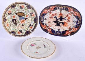AN EARLY 19TH CENTURY CHAMBERLAINS WORCESTER IMARI OVAL DISH together with a similar Chamberlains