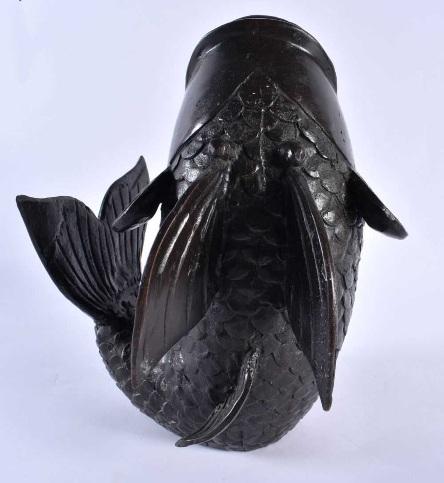 A LARGE LATE 19TH CENTURY JAPANESE MEIJI PERIOD BRONZE CARP VASE of naturalistic form. 26 cm x 18 - Image 4 of 6