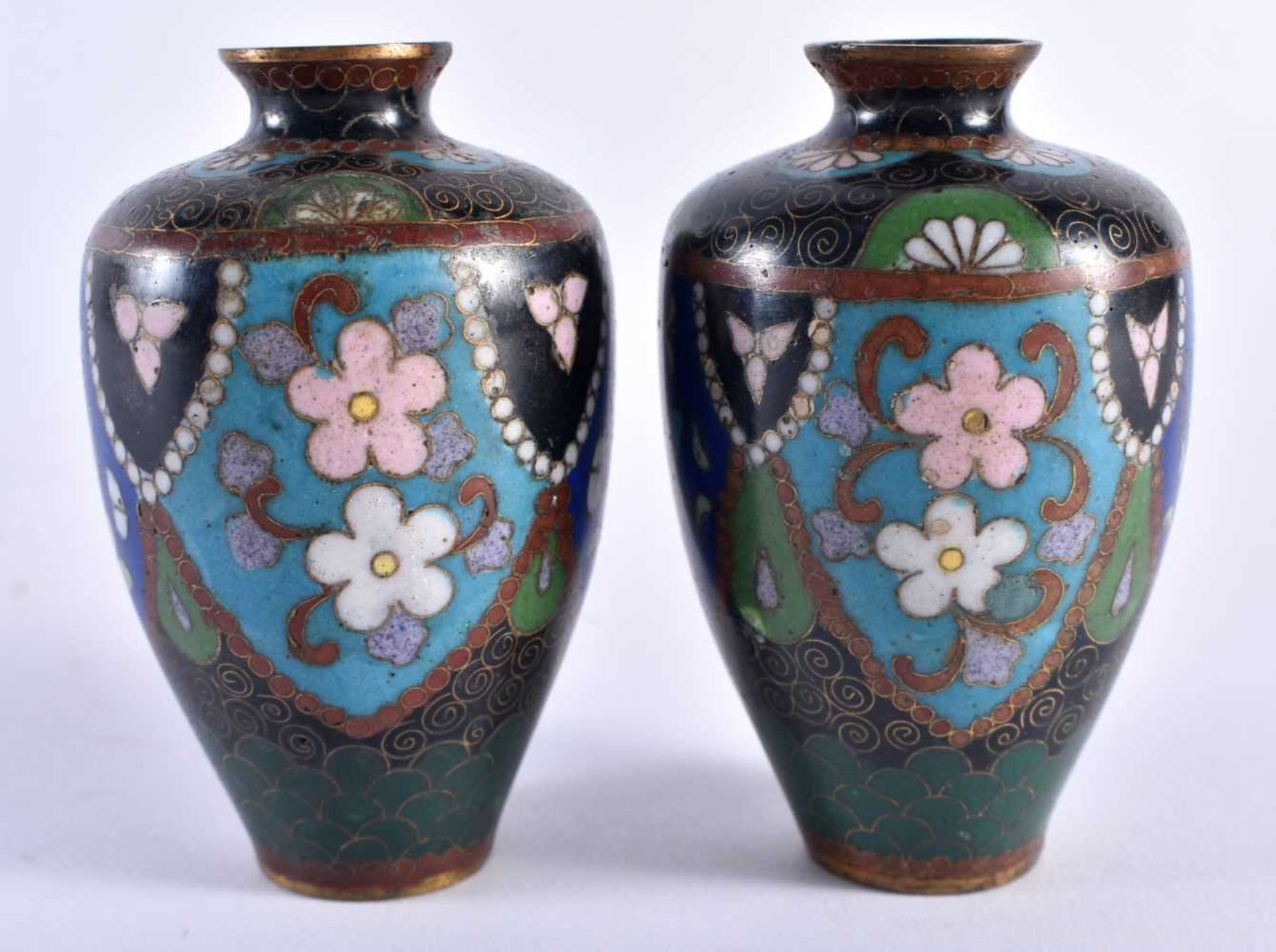 A MINIATURE PAIR OF LATE 19TH CENTURY JAPANESE MEIJI PERIOD CLOISONNE ENAMEL VASES decorated with - Image 2 of 5