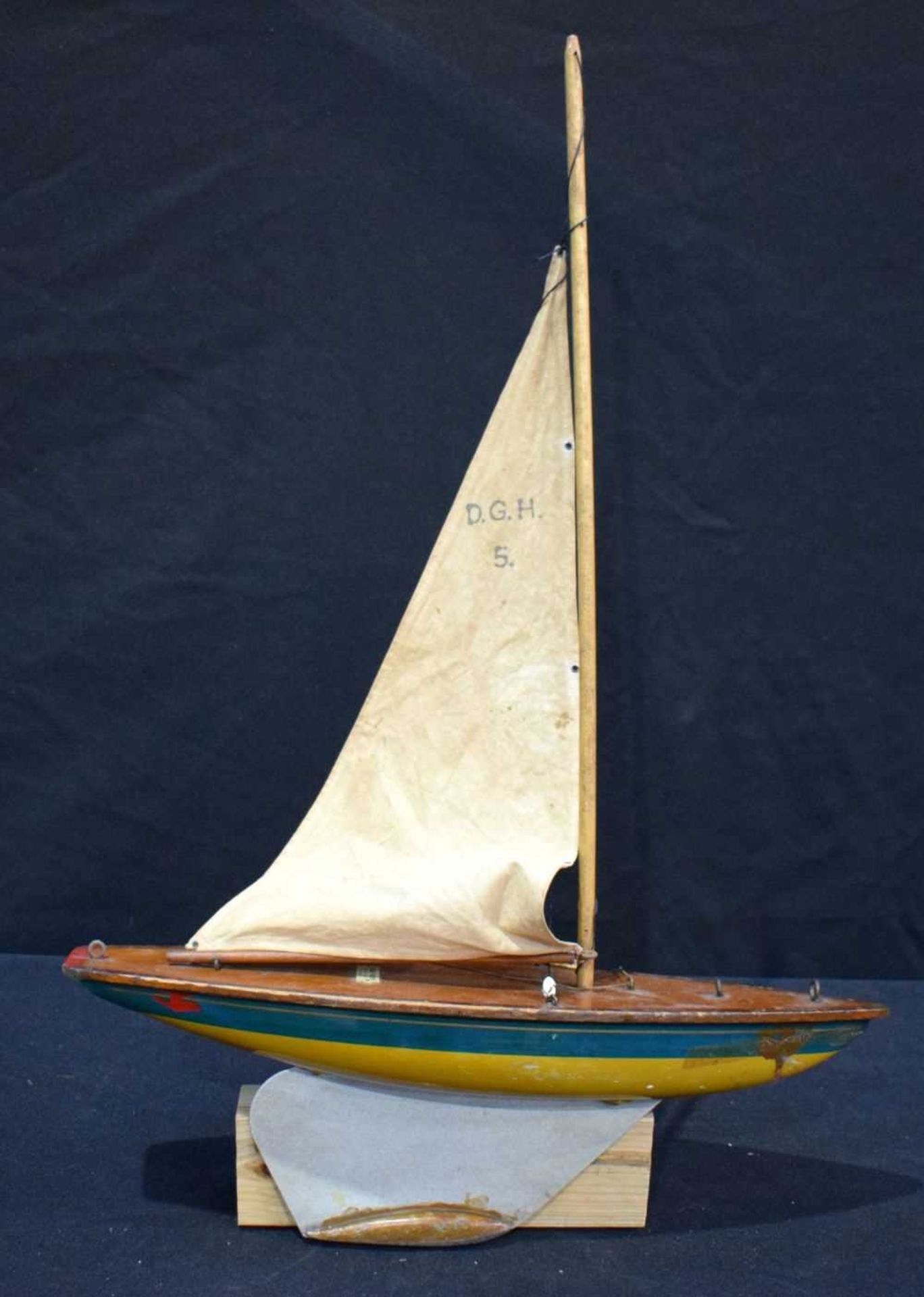 A Scottish Ailsa wooden pond yacht 47 cm - Image 3 of 4