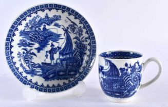 AN 18TH CENTURY WORCESTER BLUE AND WHITE TEACUP AND SAUCER. 11 cm wide. (2)