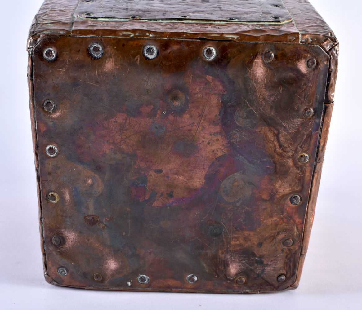 A CHARMING ARTS AND CRAFTS COPPER LINED LEAD PLANTER of unusual proportions. 19 cm x 16 cm. - Image 5 of 5