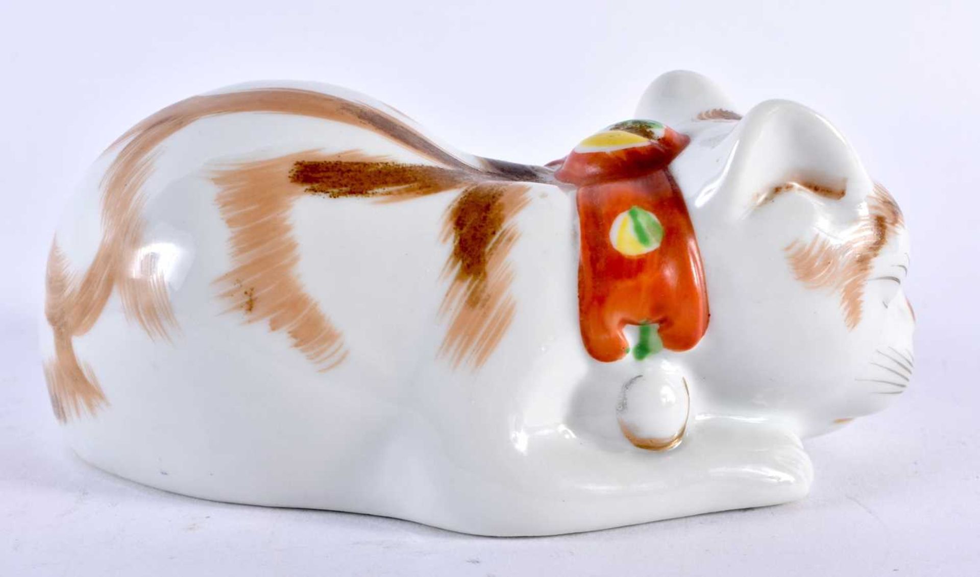 A LATE 19TH CENTURY JAPANESE MEIJI PERIOD ARITA PORCELAIN FIGURE OF A CAT. 14 cm x 8 cm. - Image 3 of 4