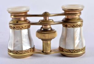 A PAIR OF MOTHER OF PEARL OPERA GLASSES. 7.5 cm x 7.5 cm extended.