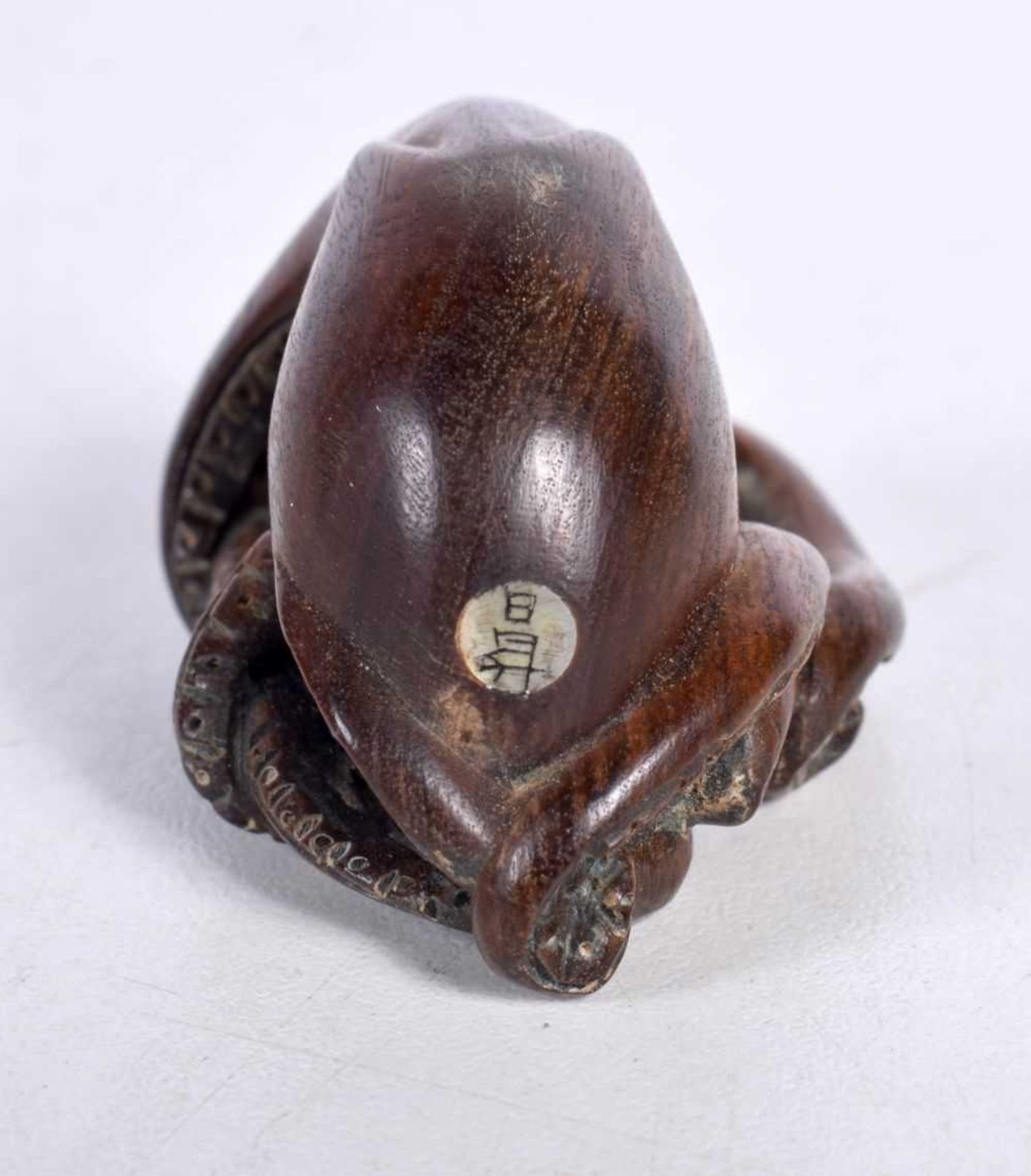A Carved Wood Netsuke in the form of an Octopus Clinging to a Rock. 2.8cm x 5.1cm x 3.2cm, weight - Image 4 of 4
