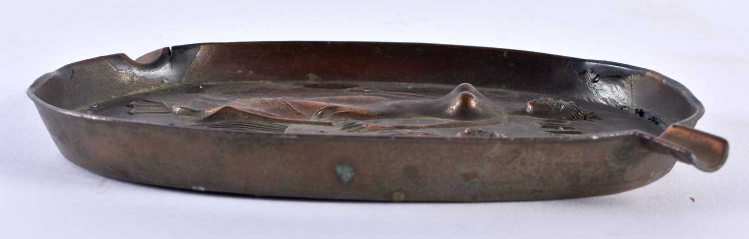 A CHARMING VINTAGE COPPER AND LEAD OH AH EROTIC ASHTRAY. 15 cm x 10 cm. - Image 5 of 6