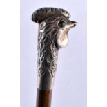 A RARE 1920S ENGLISH SILVER CHICKEN HEAD SWAGGER STICK. London 1920. 69 grams overall. 78 cm long.